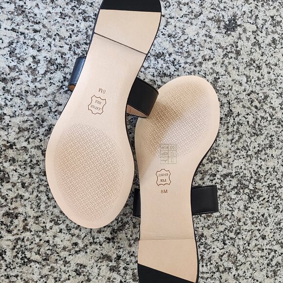 Tory Burch Kira Thong Sandal – Sleek Elegance Meets Summer Ease ☀️🖤 - Picture 9 of 10